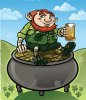ein-irischer-kobold-der-auf-einem-goldschatz-trinkt-ein-bier-sitzt-29926677.jpg
